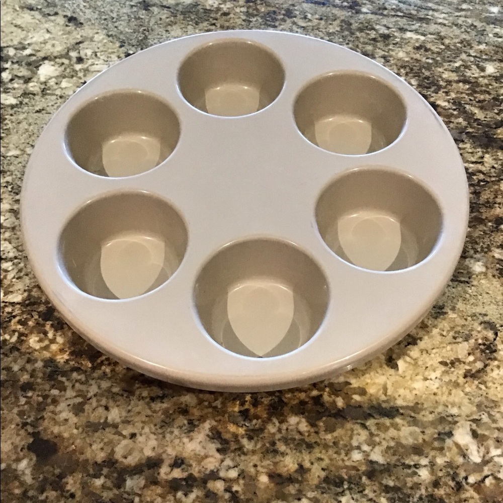 Anchor Hocking Microware Muffin Pan